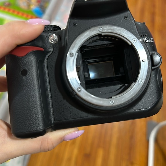 Nikon D5000 DSLR camera body and lens 18-55mm - Picture 3 of 6